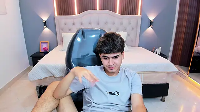 Tommy18__'s Live XXX Chat