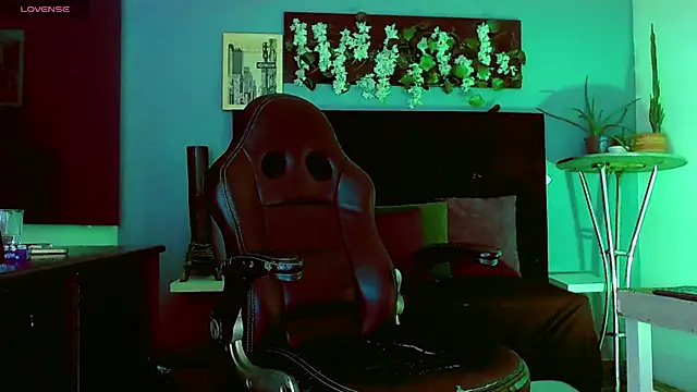 Онлайн чат XXX HannibalLester