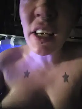 PinkTheHawk's Live XXX Chat