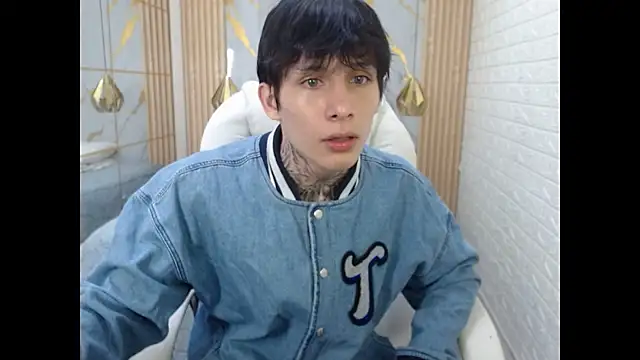 Chat XXX en directo de Cry_thereal
