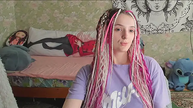 Cutie_Adelia Adlı Modelin Canlı XXX Sohbeti