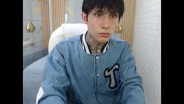Cry_thereal élő XXX-chatje