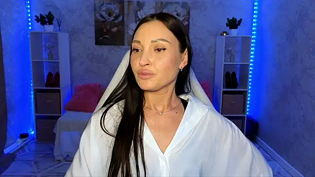 צ'אט XXX בשידור חי של NikoleMills