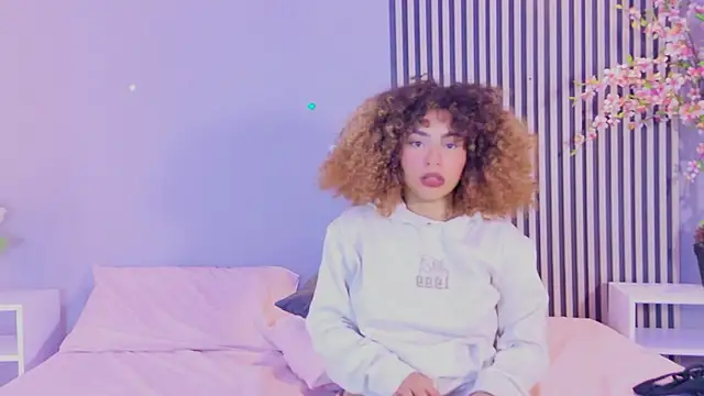 Chat XXX en directo de AdeleRouss