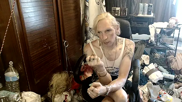 Ombeline1's Live XXX Chat