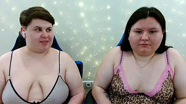 XXX chat uživo modela BeckyAndHellen