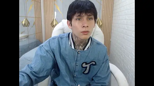 Cry_thereal élő XXX-chatje