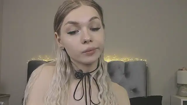 Blondy_Fina's Live XXX Chat