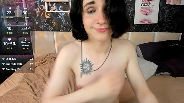 MickeQuinee live XXX chat