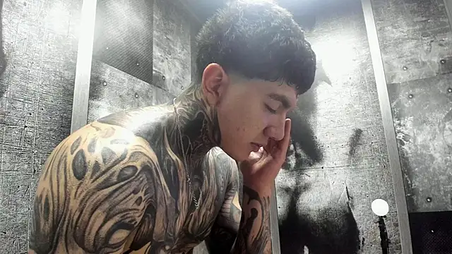 Gury_tattoo Adlı Modelin Canlı XXX Sohbeti