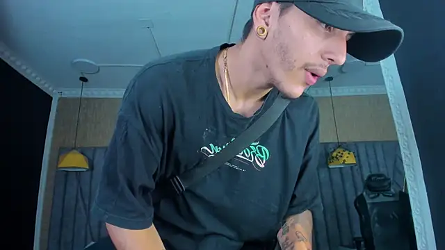 Chat XXX en directo de DanteLuxx
