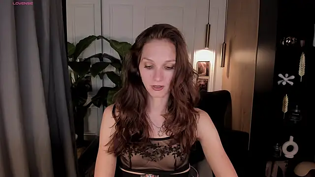 MirandaGlow's Live XXX Chat