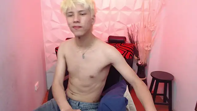 Stich_23 Adlı Modelin Canlı XXX Sohbeti