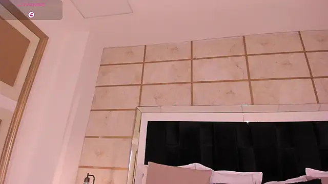 Chat +18 de Crystal_Rose__ ao vivo