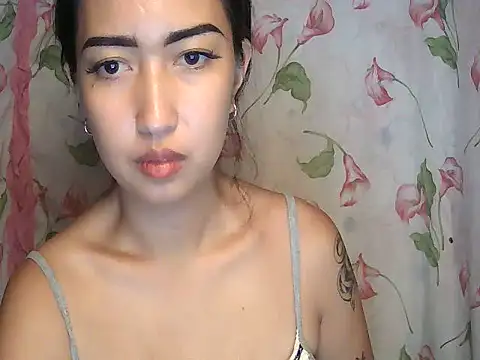 XXnaughty_08XX Adlı Modelin Canlı XXX Sohbeti