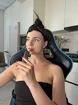 Онлайн чат XXX CurlyLara