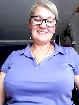 Chat +18 de irinamaux ao vivo