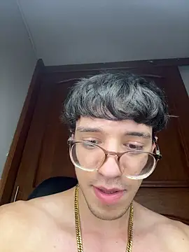 Živý XXX chat ArthurDavies21