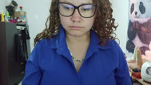 Živý XXX chat curly_greeneyed