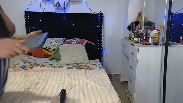 Chat XXX en directo de charlotte_077