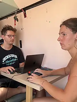ancouple90s XXX чат на живо