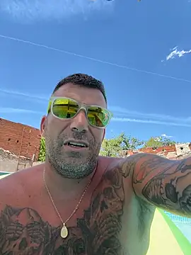 RhinalSquad élő XXX-chatje