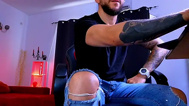 MightyAaron66 live XXX chat
