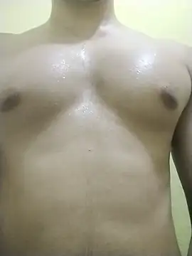 Mr_hottie_21: διαδικτυακό σόου στην κάμερα