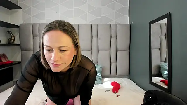 Charlot_milf Chat XXX live