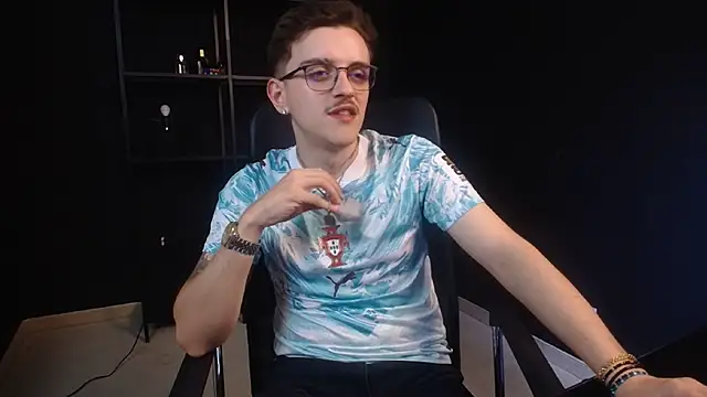 FelixStarkk Chat XXX in diretta