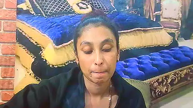 XXX chat uživo modela IndianSexyButt
