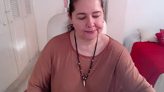 leonela_69 即時 XXX 聊天