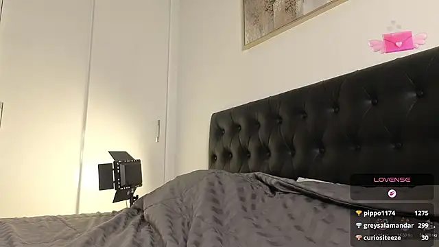 SophieTrner Adlı Modelin Canlı XXX Sohbeti