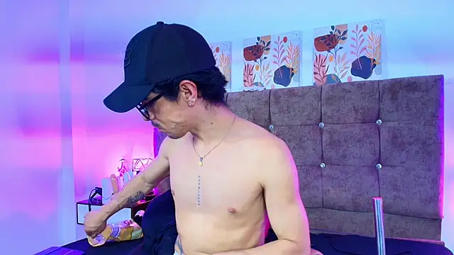 Ethan_Briggs_ Live XXX-chat