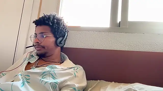 Chat +18 de HoleBreeder ao vivo
