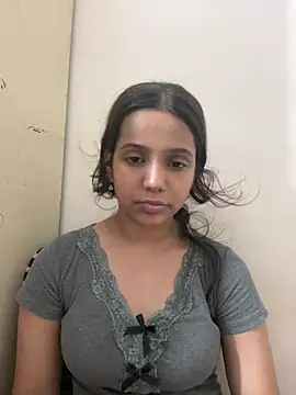 sanjna0122 Adlı Modelin Canlı XXX Sohbeti