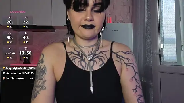 IntrigueYourDay's Live XXX Chat