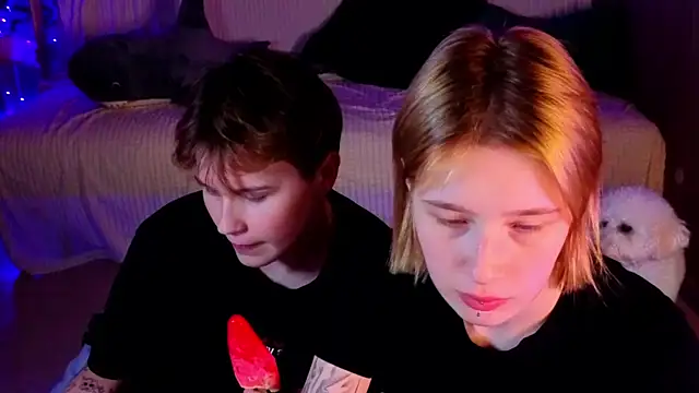XXX chat uživo modela two_gerls_here