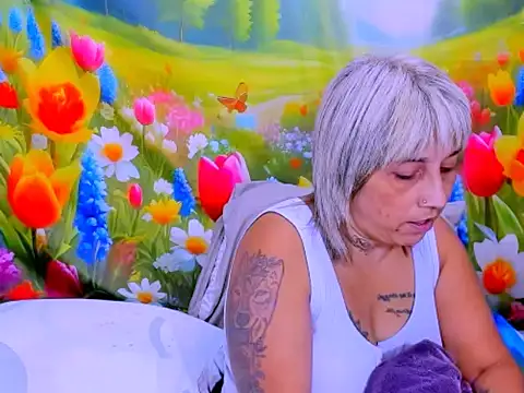indianroxy's Live XXX Chat