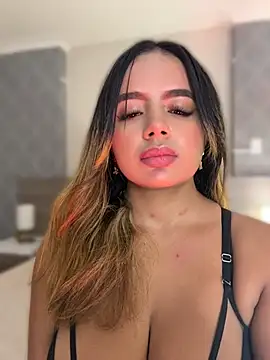 Mistyca Adlı Modelin Canlı XXX Sohbeti