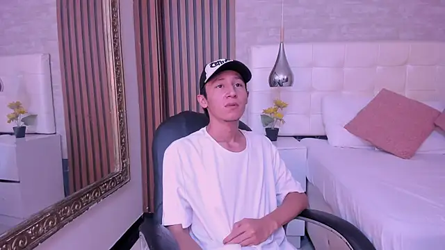 LeoRydeer Chat XXX live