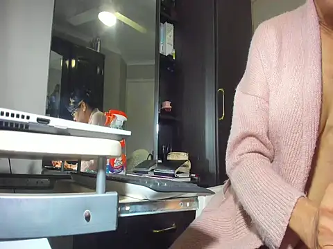 Angelchezcka Adlı Modelin Canlı XXX Sohbeti