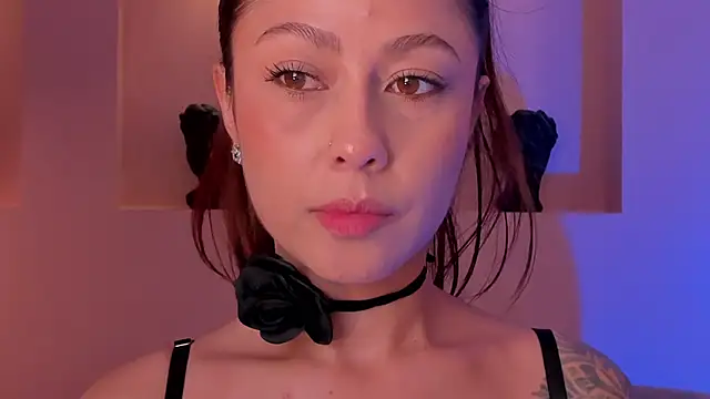 צ'אט XXX בשידור חי של ErikaBenz_