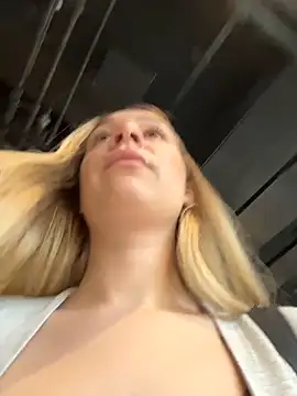 Chat XXX en directo de SashaCatt