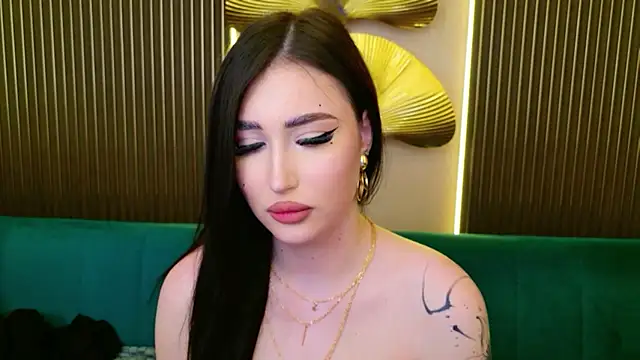 EmmaLawrens Adlı Modelin Canlı XXX Sohbeti