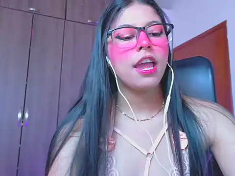 _ALLYSON18_ Adlı Modelin Canlı XXX Sohbeti