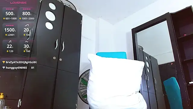 Chat +18 de SELFSUCK_KING_420 ao vivo
