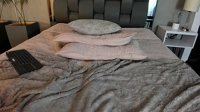 Charlie___Musk Adlı Modelin Canlı XXX Sohbeti