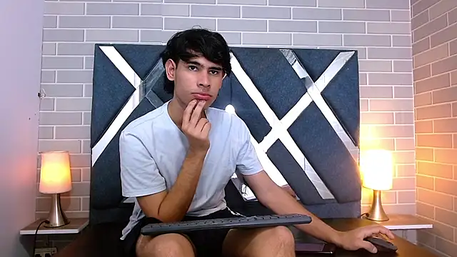 Kevin_Brooks1's Live XXX Chat