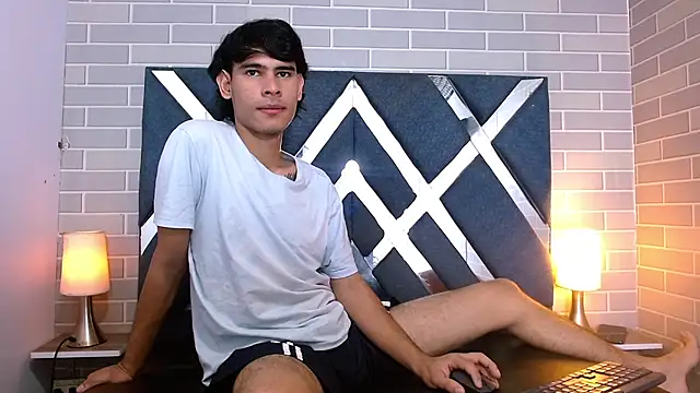Kevin_Brooks1 Chat XXX in diretta